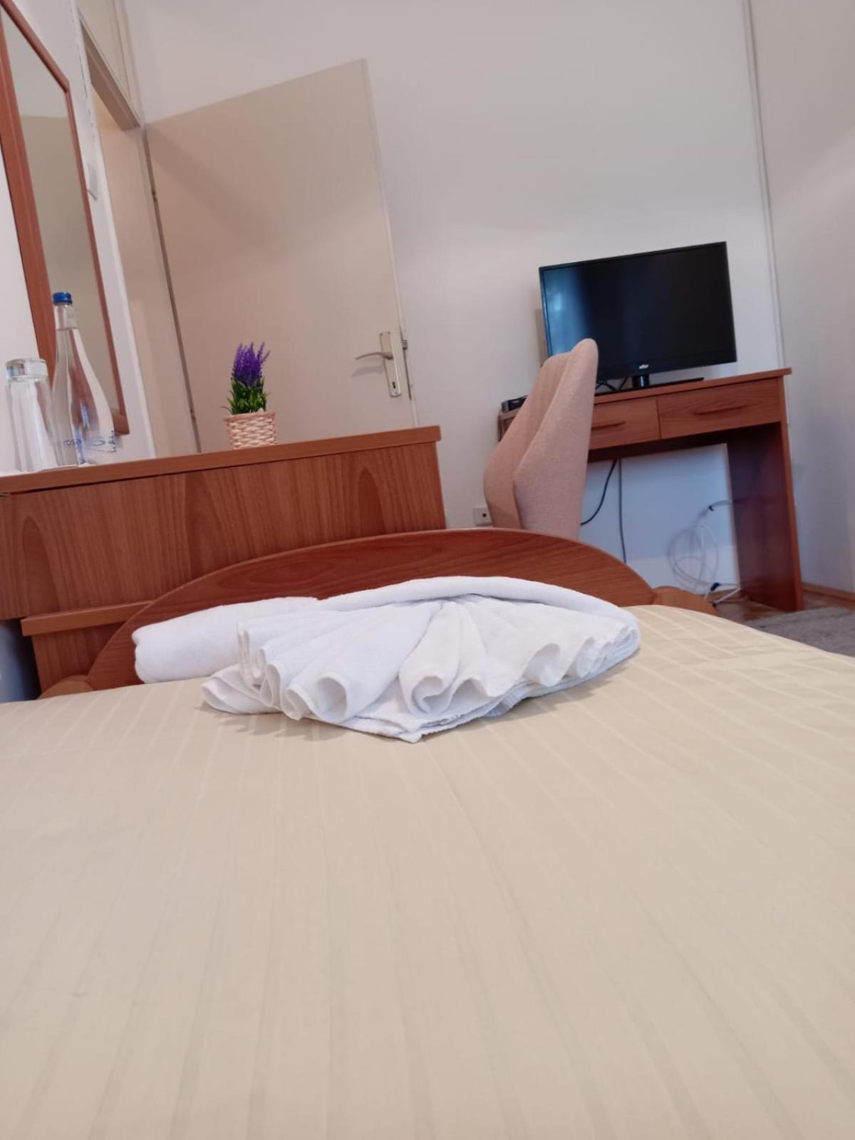 Hotel Vlasina - Vlasinsko Jezero วลาสินาริด ภายนอก รูปภาพ
