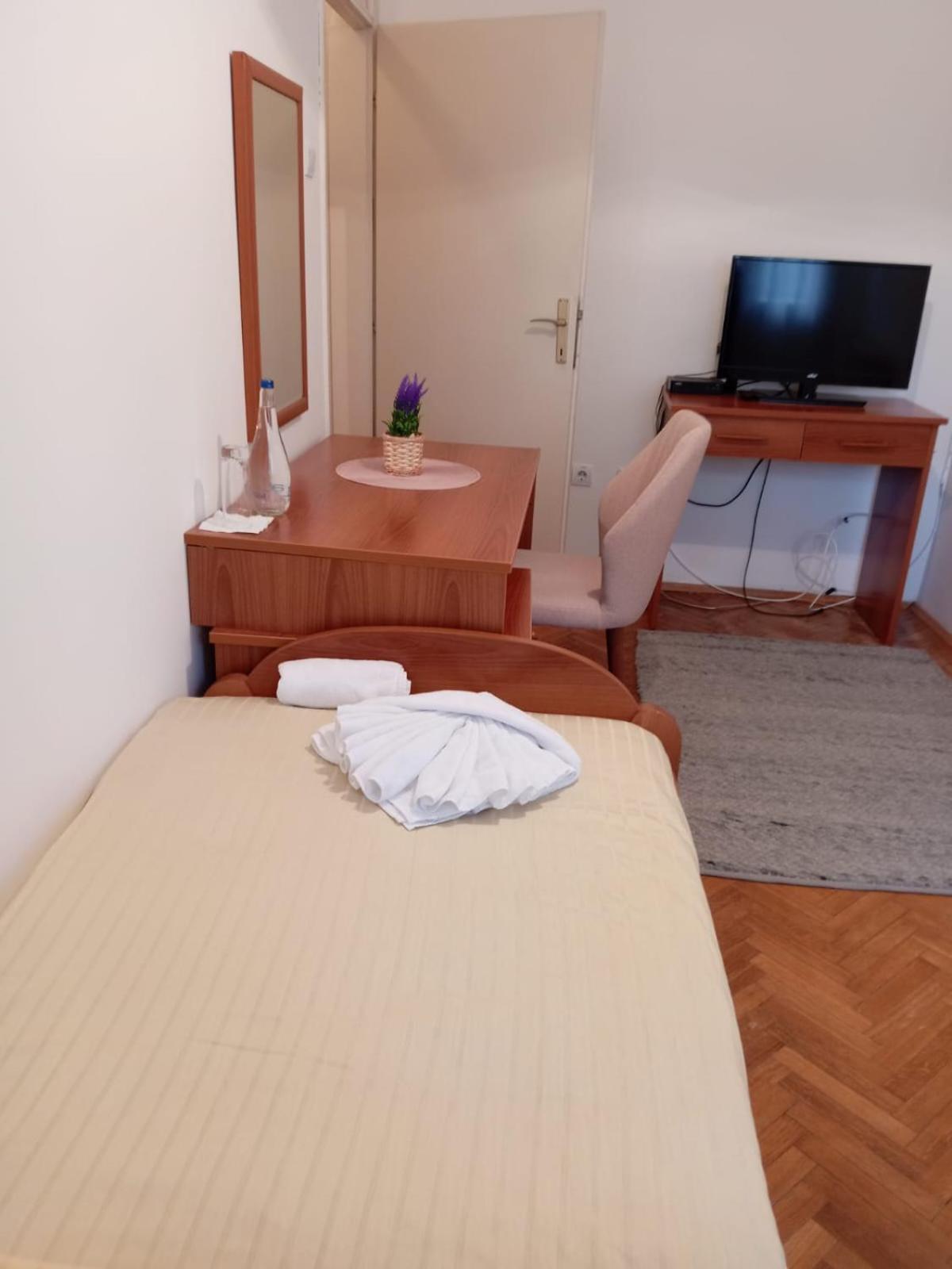 Hotel Vlasina - Vlasinsko Jezero วลาสินาริด ภายนอก รูปภาพ