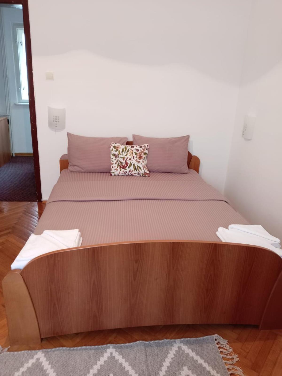 Hotel Vlasina - Vlasinsko Jezero วลาสินาริด ภายนอก รูปภาพ