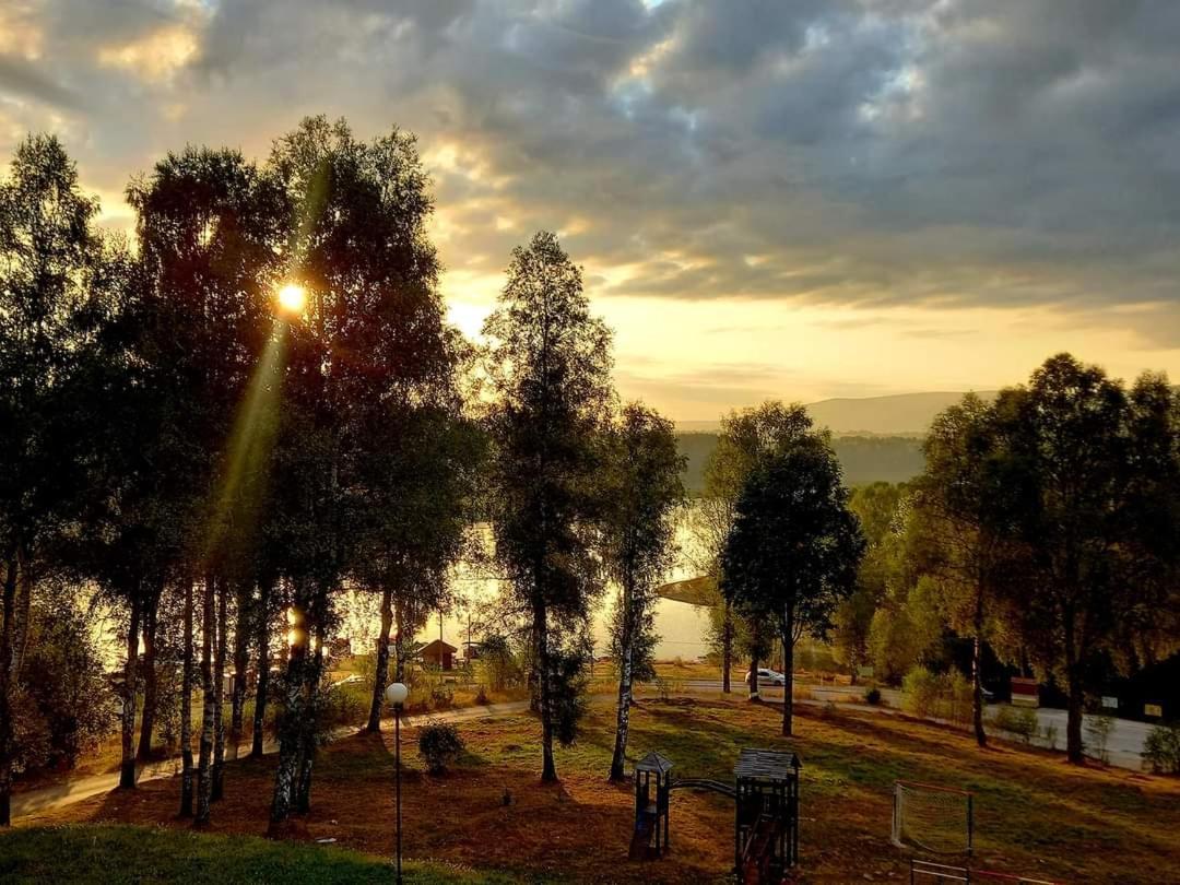 Hotel Vlasina - Vlasinsko Jezero วลาสินาริด ภายนอก รูปภาพ